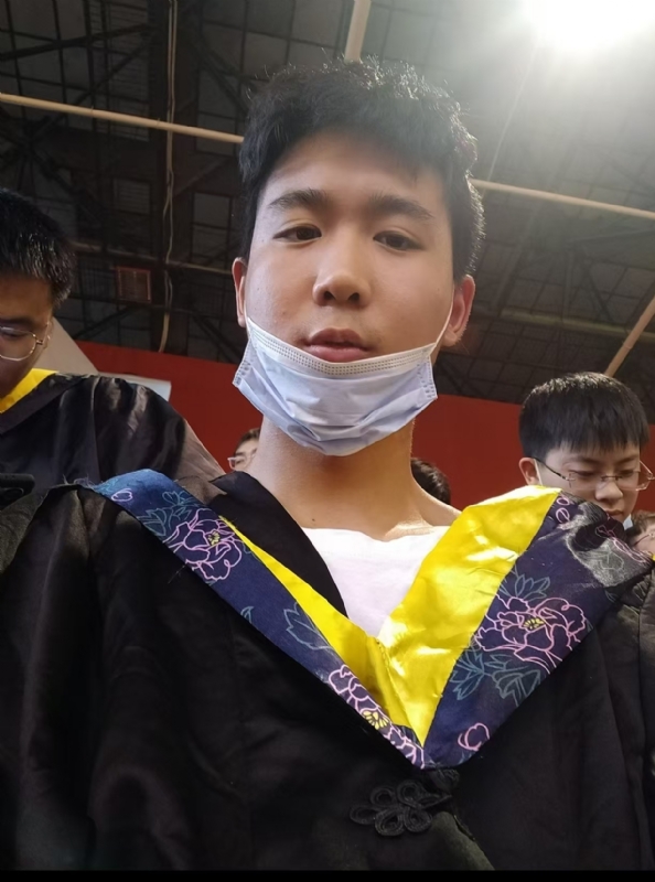 落落大方的第一张照片--沛县闪婚服务中心